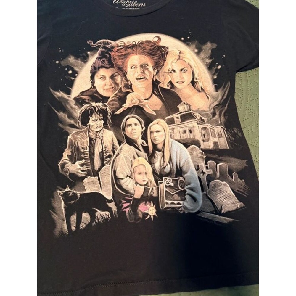 Witches of Salem Hocus Pocus Halloween Graphic Tee Women’s L